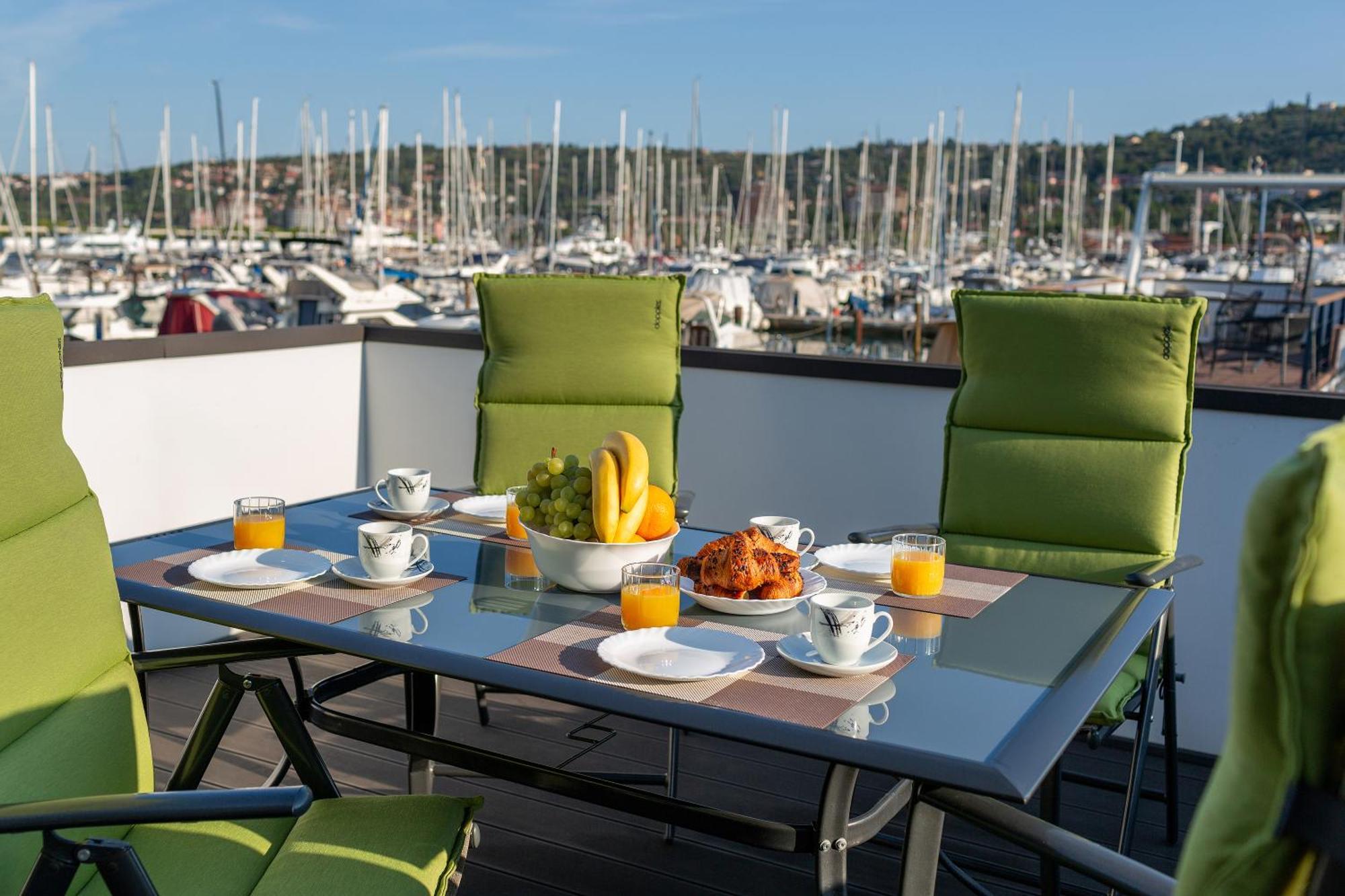 Ferienwohnung Floating Sea House Shark 3 Portorož Exterior foto