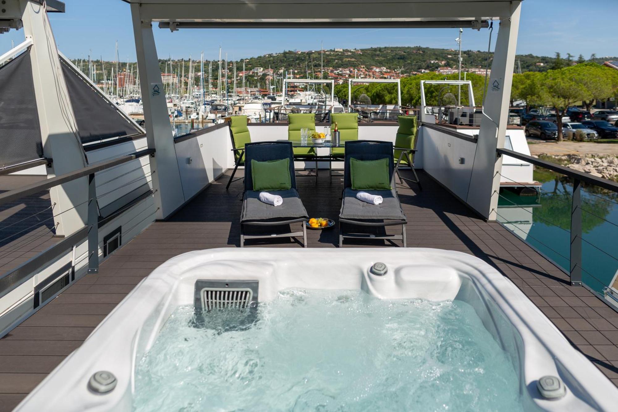 Ferienwohnung Floating Sea House Shark 3 Portorož Exterior foto